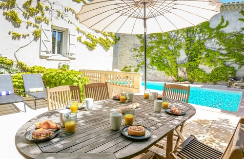 Capestang Villa | Villa La Fontaine by Villa Plus