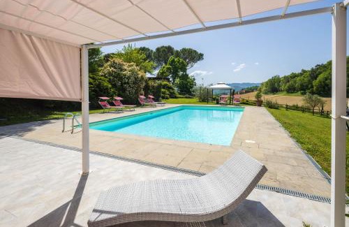 Borgo San Lorenzo Villa | Villa la Topaia by VacaVilla