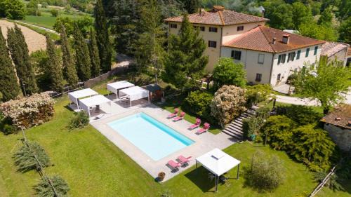 Borgo San Lorenzo Villa | Villa la Topaia by VacaVilla