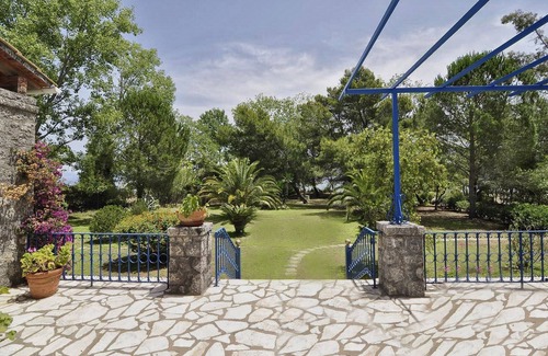 Melikia Villa | Villa Lefka - Stunning Seaside villa in Corfu with Private Lush Gardens