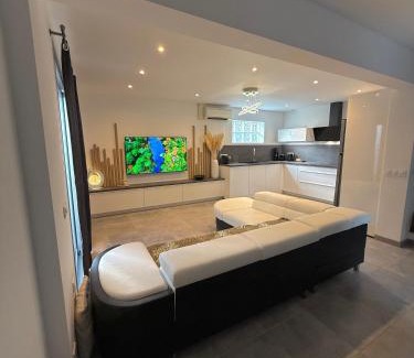 La Faviere Apartment | Villa LEOVI Superbe logement 3 pieces - 7 personnes, à 100m plage la Faviere