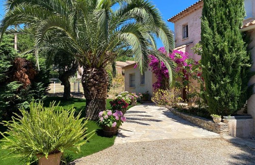 Plage de la Garonnette Villa | VILLA LES BRUYERES BORD DE MER