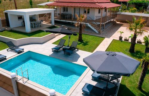Nea Propontida Villa | Villa Liana , private Villa with pool and garden