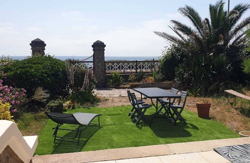 Le Croisic Villa | Villa 'Lin Et Maree Face Océan' with Sea View, Private Garden and Wi-Fi