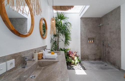 Beraban Villa | Villa Lounes 1 - Walking Distance to Nyanyi Beach