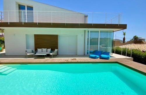 Marina di Ragusa Villa | Villa Lucia - Piscina Privata Riscaldata