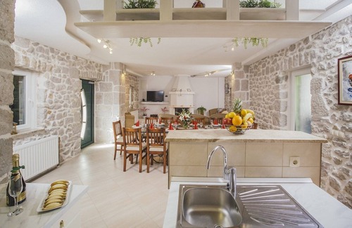 Imotski Villa | Villa Luck in Imotski, private pool, private parking, bbq