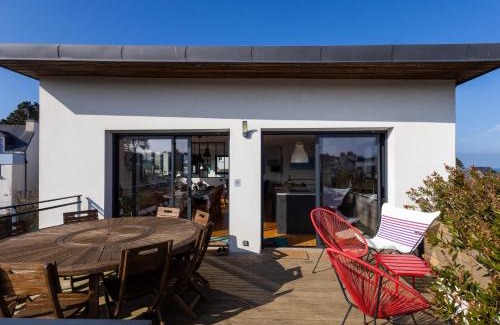 Plougasnou Villa | Villa lumineuse vue mer 150m plage