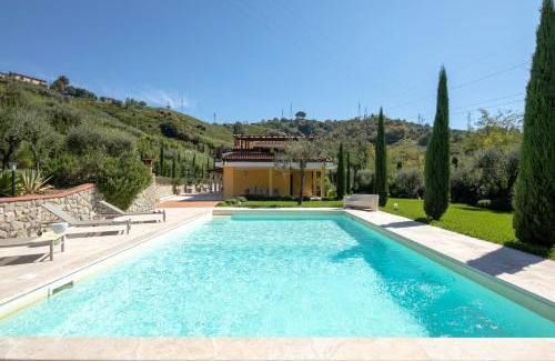 Carrara Villa | Villa Lunense by VacaVilla