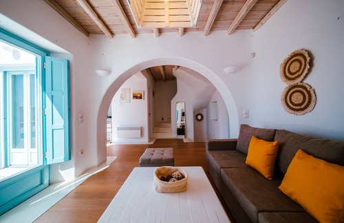 Psarou Villa | Villa Lydia with Pool in Ag Lazaros