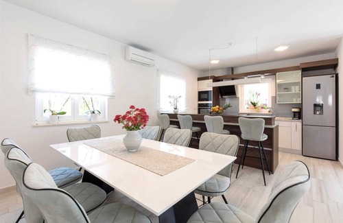 Porat Villa | Villa Magdalena with private pool near the beach