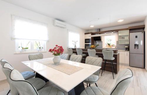 Porat Villa | Villa Magdalena