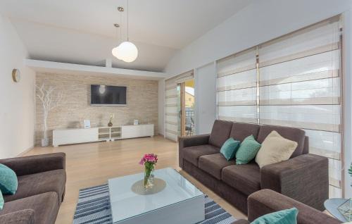 Zbandaj Villa | Villa Mala
