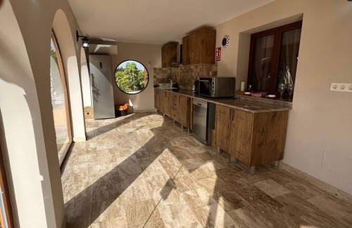 Alhaurin de la Torre House | Villa Mandolyn 10 min from airport, beaches and Malaga. A sought after location