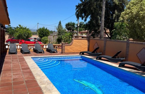 Alhaurin de la Torre House | Villa Mandolyn 10 min from airport, beaches and Malaga. A sought after location