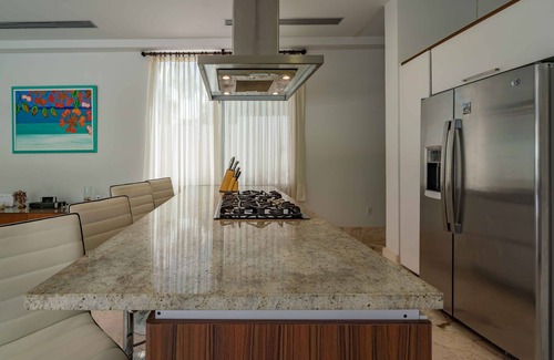 Bisento Villa | Villa Manila with private pool and whirlpool on resort Cas abao