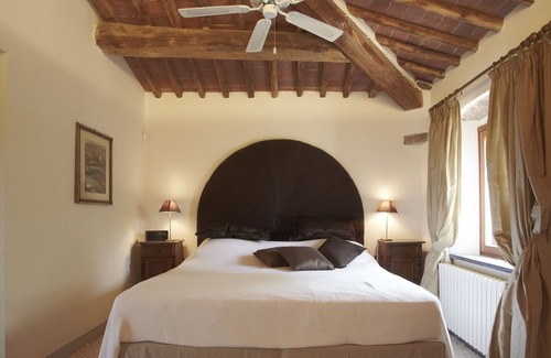 Forcoli Villa | Villa Marae in Tuscany - luxury villa with a heated pool and tennis court