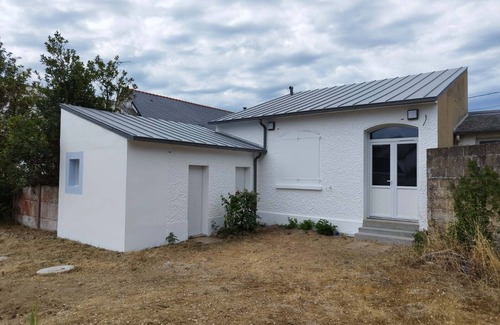 Batz-sur-Mer Villa | Villa 'Marais Salants 350m De La Mer' with Wi-Fi