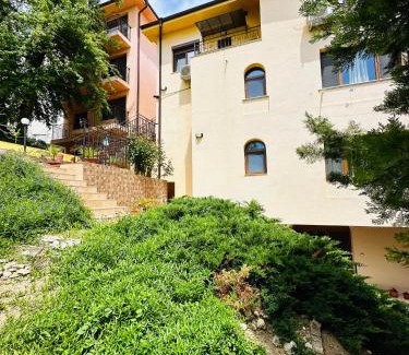 Golden Sands House | Villa Mari Guest Rooms