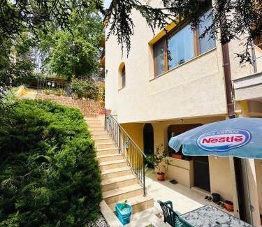 Golden Sands House | Villa Mari Guest Rooms