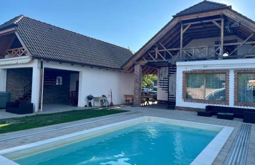 Balatonkeresztur House | Villa Maximilian