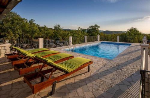 Zavala Villa | Villa Menalo