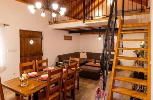 Zavala Villa | Villa Menalo