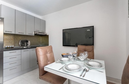 Mejasi Apartment | Villa Mira in Split- Private heated pool