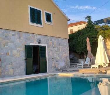 Siroke Villa | Villa Mirta