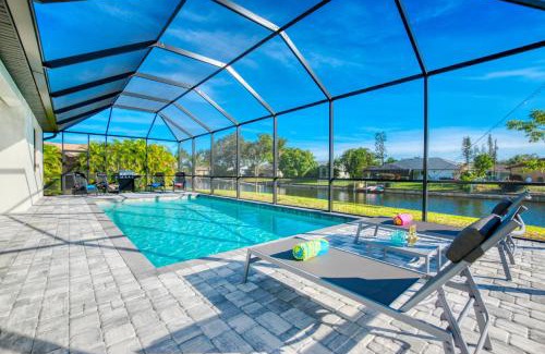 Fort Myers Villa | VILLA MODERN TIMES - 4 BEDS - 2 BATHS - 8 GUESTS - WATERVIEW & POOL - INCL. 10% OFF BOAT RENTAL