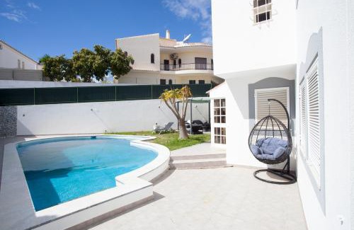 Gambelas House | Villa Monaco
