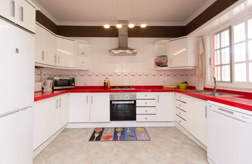 Armenime House | Villa Moradites. Wonderful 5 Bedroom Villa. Communal Pool. Adeje.