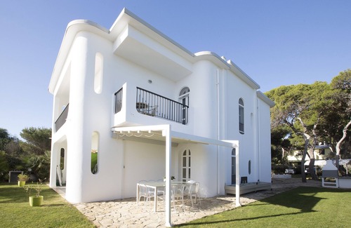 Santa Margherita di Pula Villa | Villa Neptunus - Private dream vacation right on the beach!