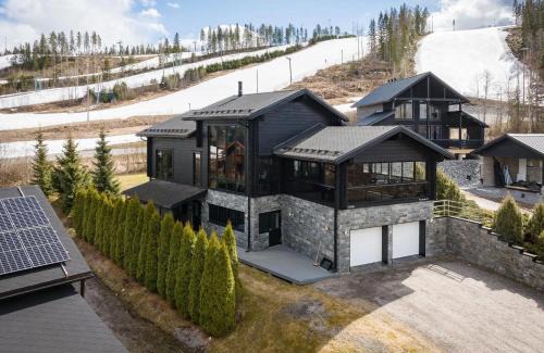 Jamsa Villa | Villa Nevada - 10+2 henkilölle, Luoteis-Himos Ski-in/out, 255m²