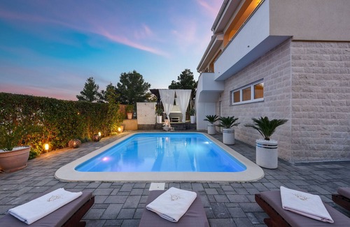 Pridraga Villa | Villa next to the sea, private heated pool,ensuite bathroom