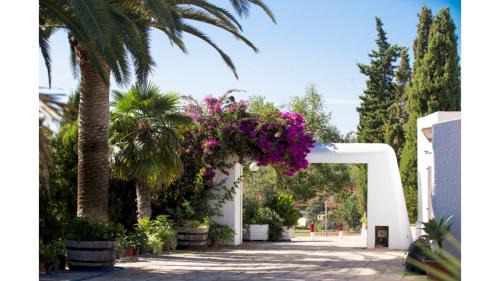 Sant Rafael de Sa Creu Villa | Villa Nieves is a beautiful villa set in a rural location yet it is still only a 5 minute drive from San Antonio and San Rafael