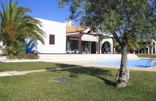 Fornos Villa | Villa Oasis Azul - beautiful villa with heated private pool, short walk to all amenities