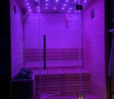 Villemoisson-sur-Orge Villa | Villa Oasis près de Paris avec Piscine Chauffée, Sauna et Jacuzzi pour 15 Personnes