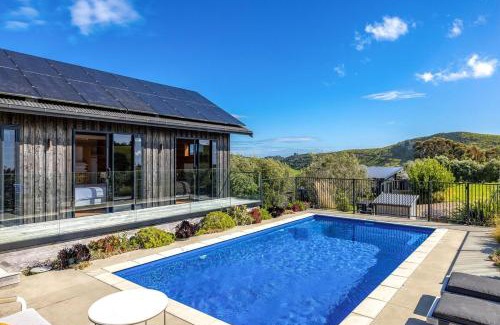 Onetangi Villa | Villa Obsidian including Obsidian Yurts by Waiheke Pure