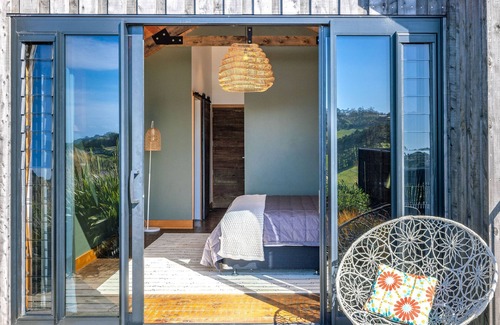Onetangi Cabin | Villa Obsidian by Waiheke Pure