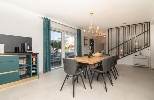 Sevid Villa | VILLA OCEAN BREEZE with pool