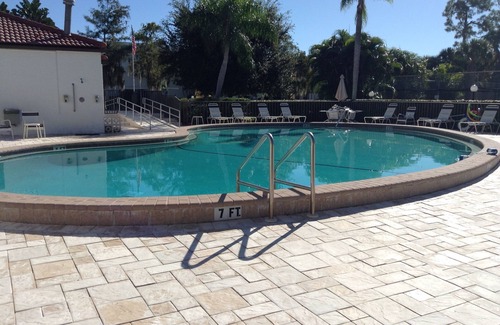 Central Naples Villa | Villa on 7th Hole of Quail Run Golf Course