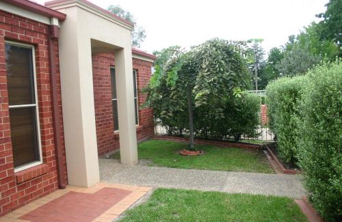 Albury Villa | Villa on Nathan