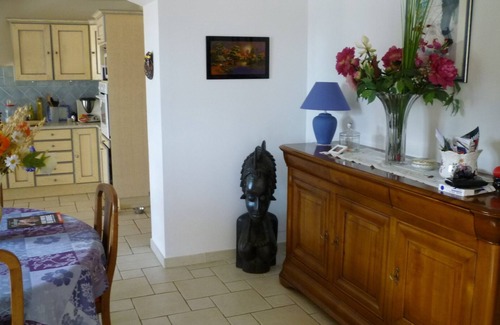 Poulx Villa | Villa on the heights of Nimes /Pont du gard