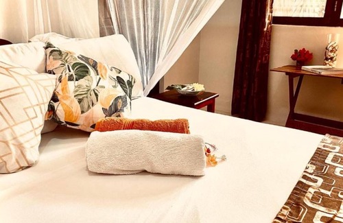 Bwejuu Beach House | Villa Orchid Beach Guest House