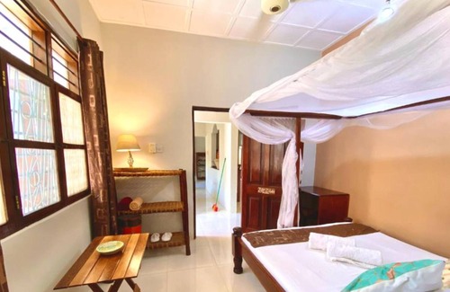 Bwejuu Beach House | Villa Orchid Beach Guest House