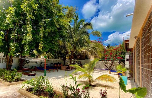 Bwejuu Beach House | Villa Orchid Beach Guest House