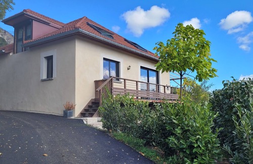 Rousset Villa | Villa overlooking nature, large panoramic terrace with lake and mountain views