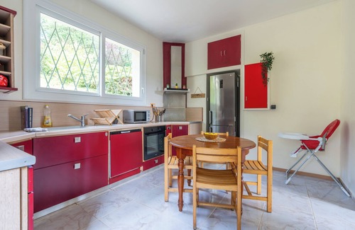 Blois Villa | Villa overlooking the Loire River Terrace Parking