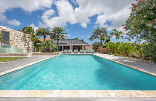Jan Thiel Villa | Villa Palm Crest - Tropical villa 10 minutes walk from Jan Thiel Beach